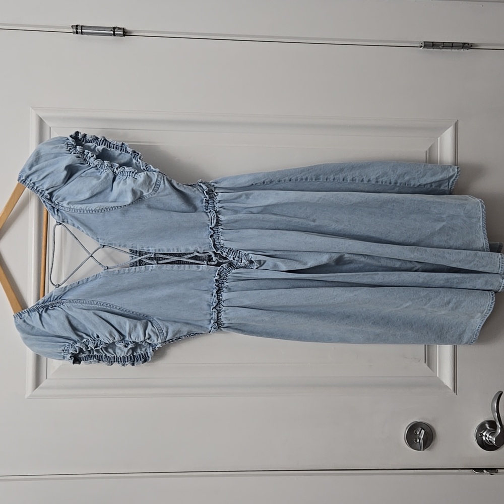 Free People Soft Light Blue Denim Dress with Ruched Sleeves P2p 16 Unstretched.